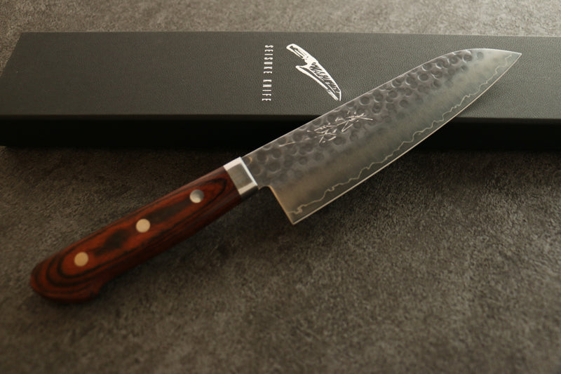 Coffret Cadeau Avec Couteau Santoku Seisuke en Acier Suédois Avec Manche en Bois d'acajou et Serviette Blanche - japanny-FR